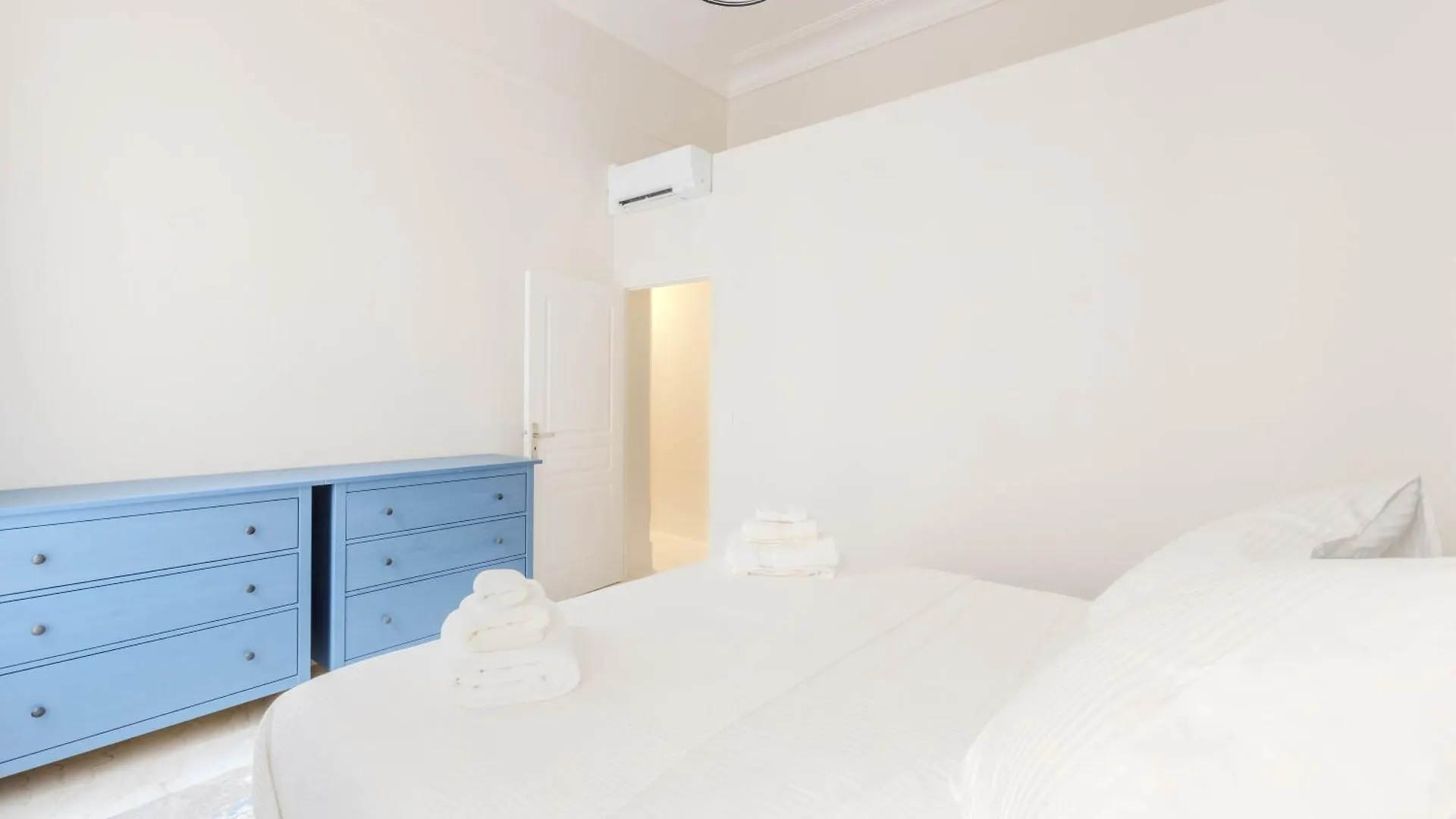 Caf Friedland Apartment Paris