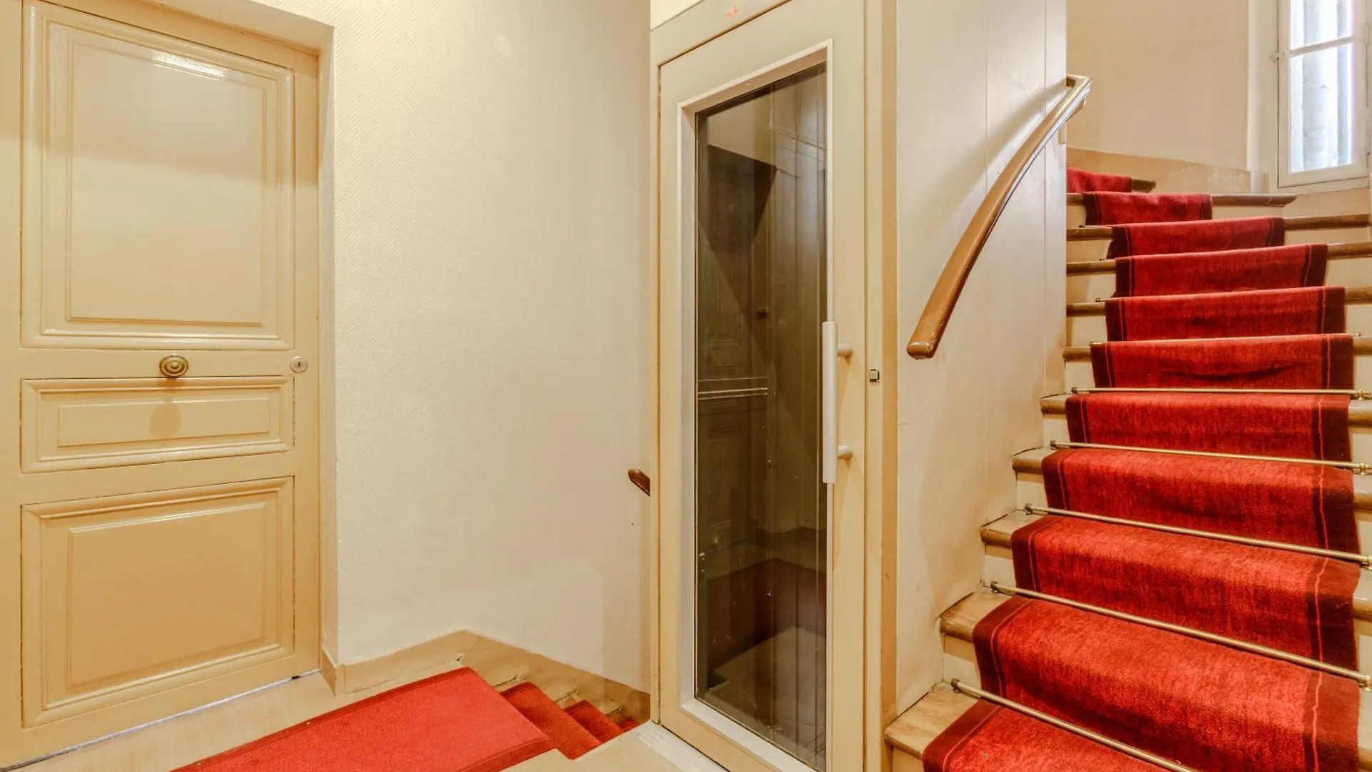 Apartment Caf Friedland Paris